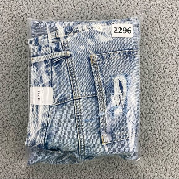 Good American Good Heritage Destroyed Straight Leg Relaxed Jeans  |  Size: 10/30 - Picture 14 of 14